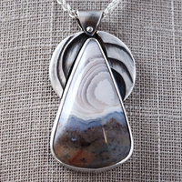 Arizona fortification agate pendant close-up front