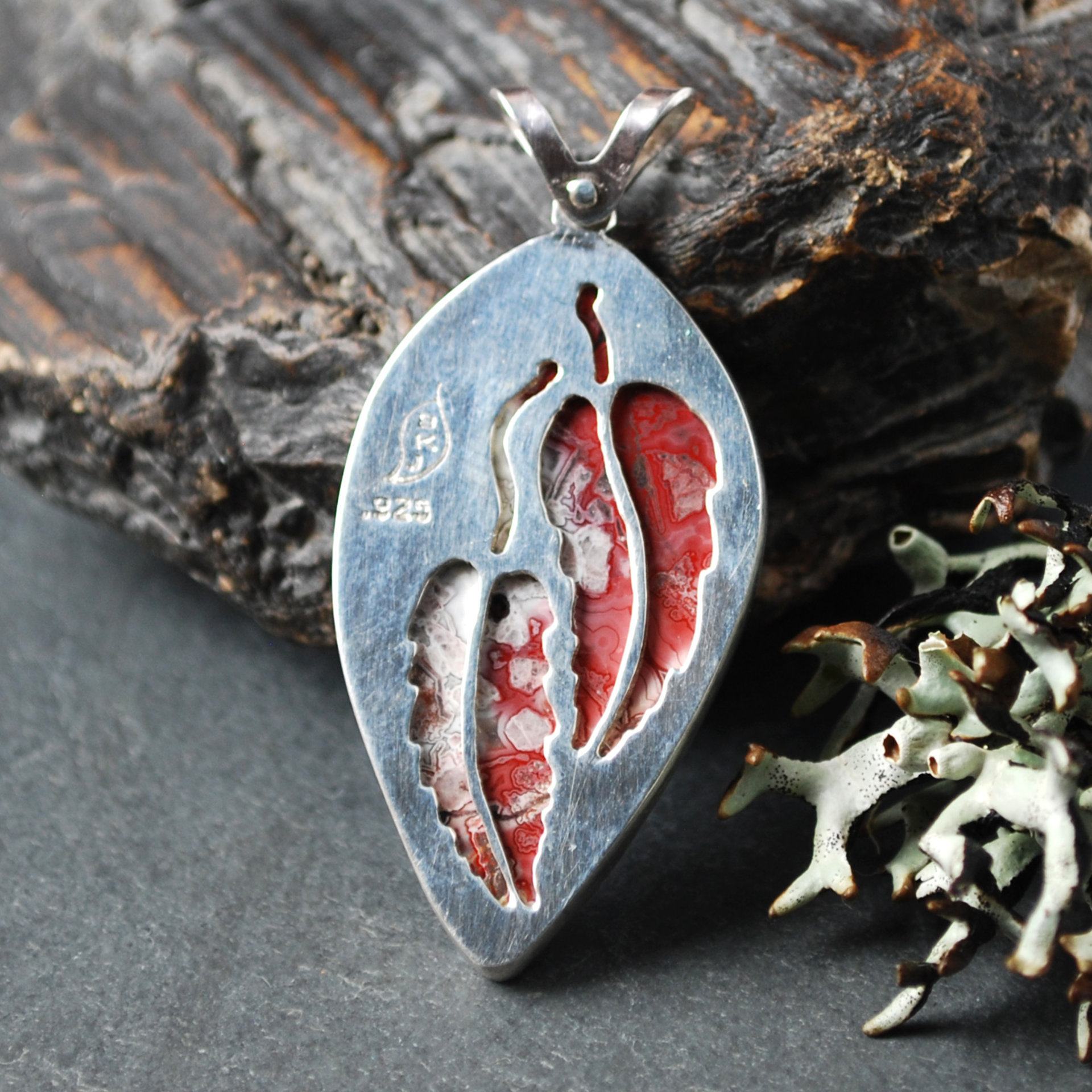 Crazy Lace agate pendant back
