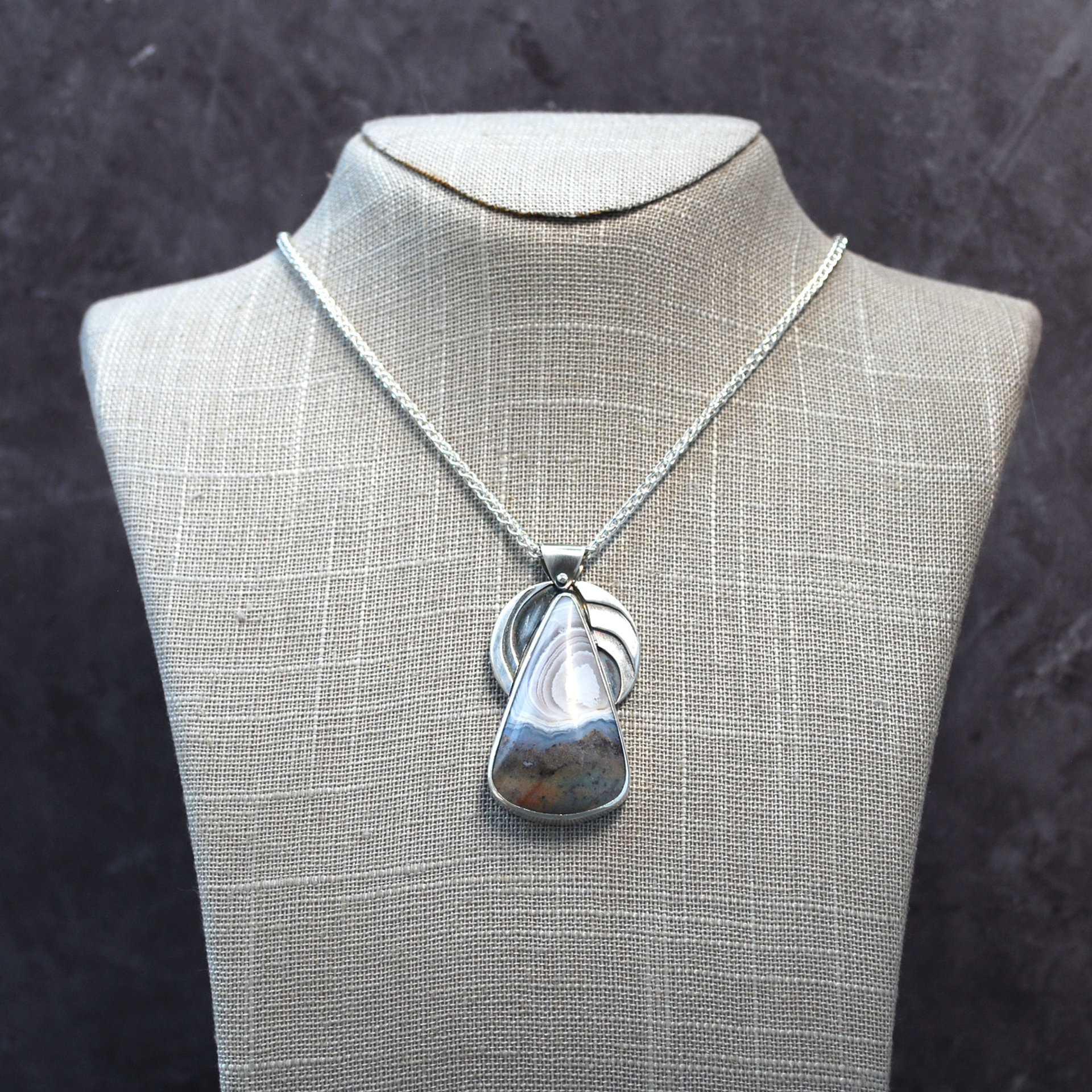 Arizona fortification agate pendant hanging