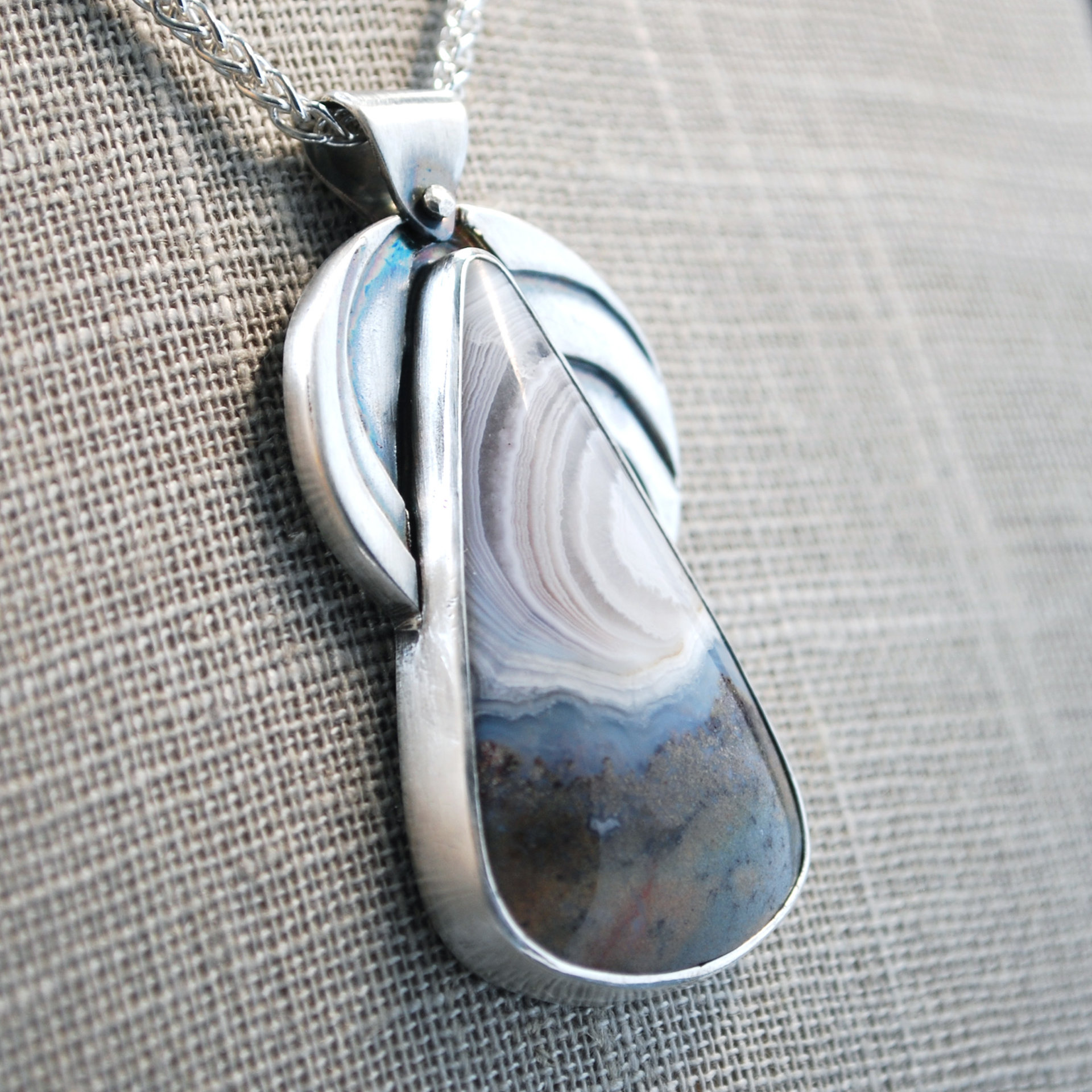 Arizona fortification agate pendant angle