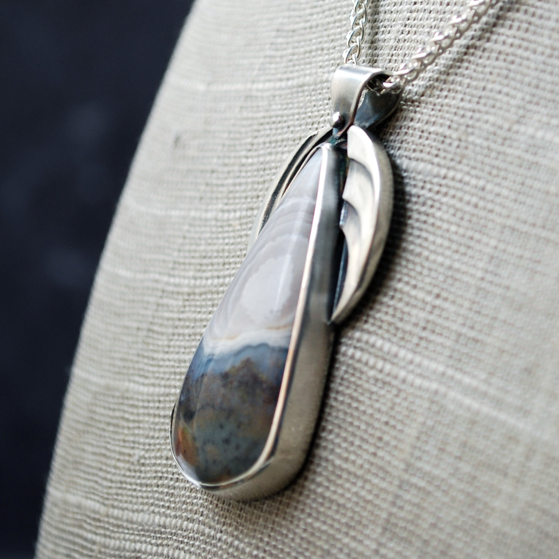 Arizona fortification agate pendant angle
