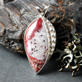 Crazy Lace agate pendant front