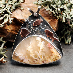 Regency Rose plume agate pendant front