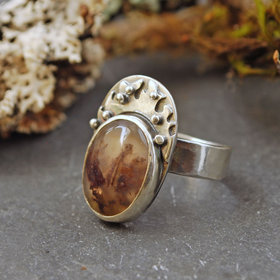 Moss agate silver ring, with silver moss decoration at one end of stone