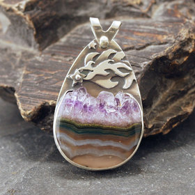 Silver pendant with Amethyst in Quartz cabochon, silver falling star above stone